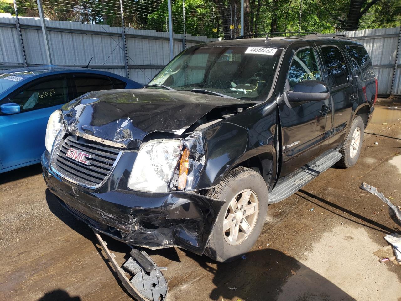 Photo 2 from auction – 2007 GMC YUKON with VIN 1GKFC13057R155737