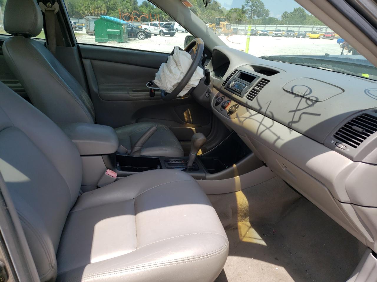 Photo 5 from auction – 2004 TOYOTA CAMRY LE with VIN 4T1BE32K24U906798