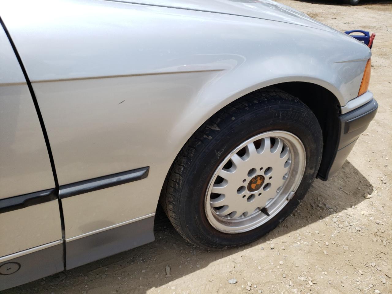 Photo 9 from auction – 1992 BMW 325 I with VIN WBACB3319NFE02150