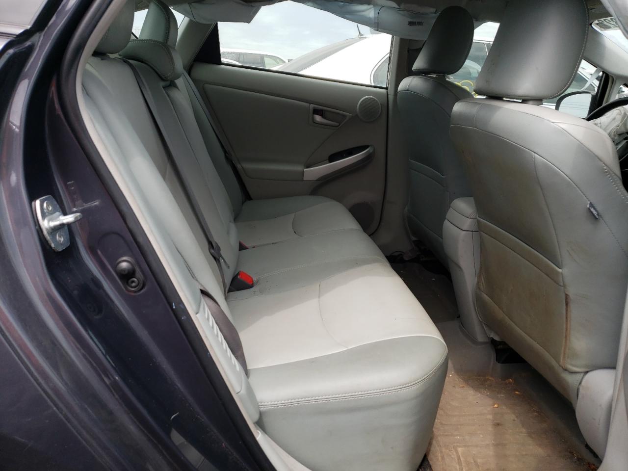 Photo 6 from auction – 2013 TOYOTA PRIUS with VIN JTDKN3DU4D1696452
