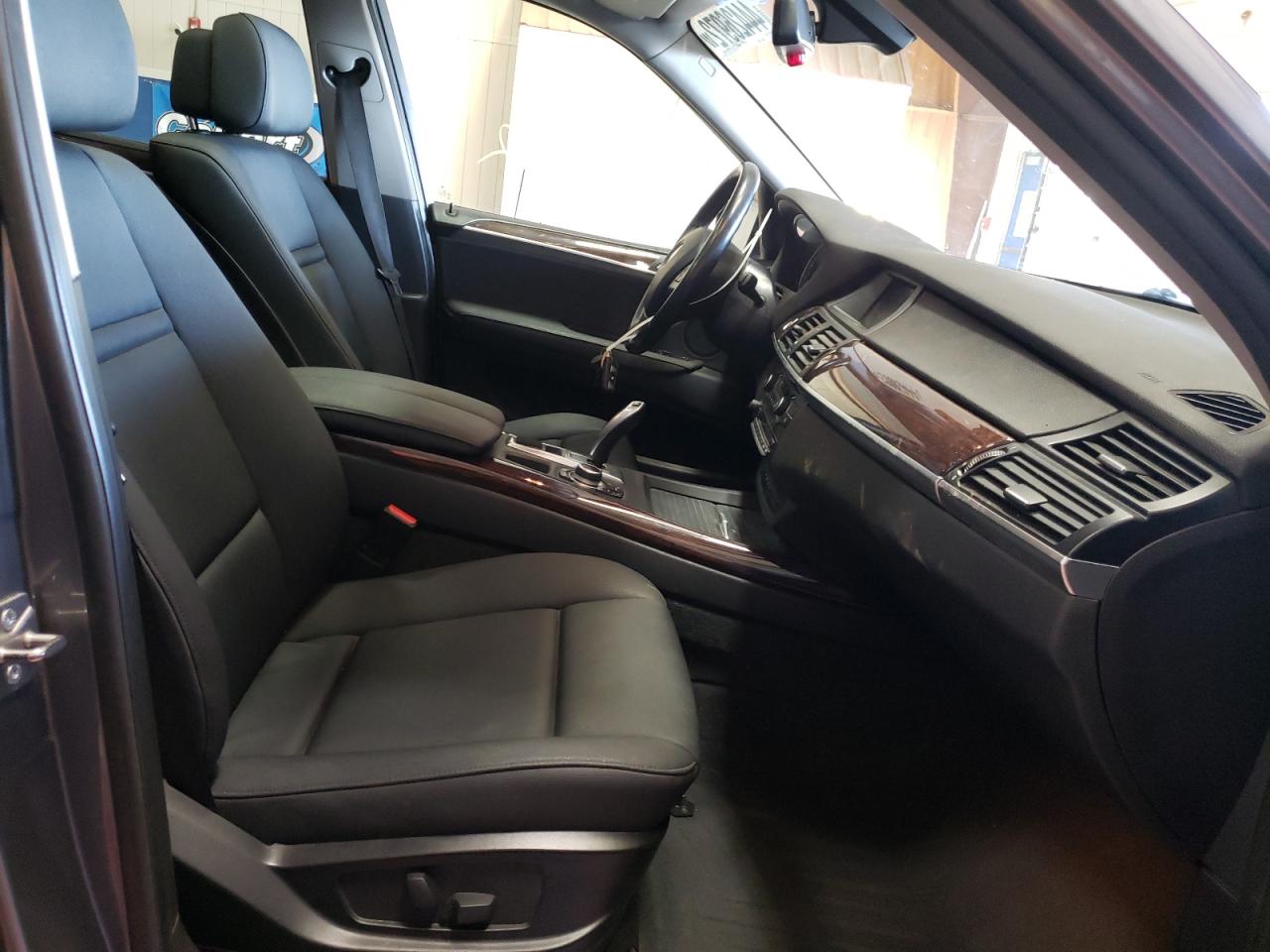 Photo 5 from auction – 2010 BMW X5 XDRIVE3 with VIN 5UXFF0C56ALT84297