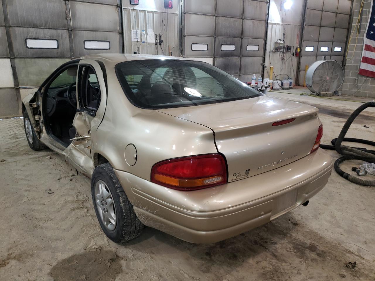 Photo 3 from auction – 2000 DODGE STRATUS SE with VIN 1B3EJ46X0YN244780
