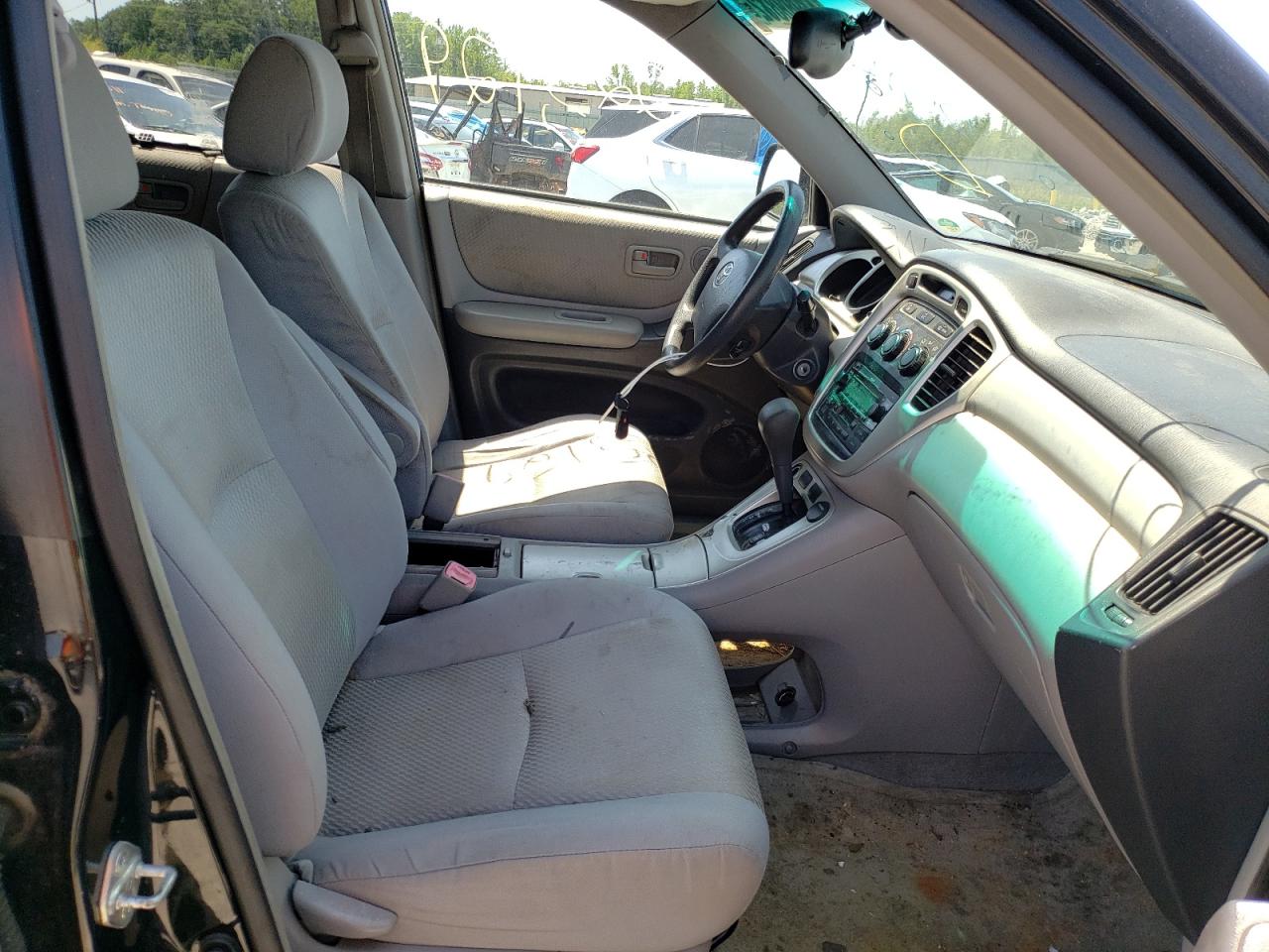 Photo 5 from auction – 2004 TOYOTA HIGHLANDER with VIN JTEGD21A440086968