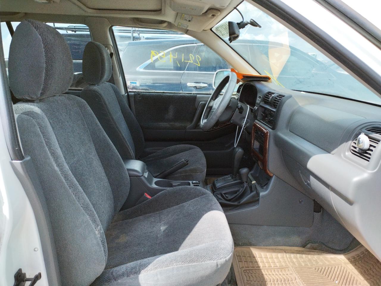 Photo 5 from auction – 2001 HONDA PASSPORT E with VIN 4S6DM58W014405493