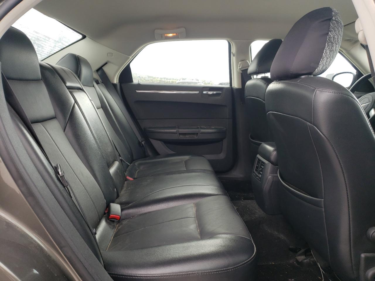 Photo 6 from auction – 2010 CHRYSLER 300 TOURIN with VIN 2C3CA5CV4AH167784