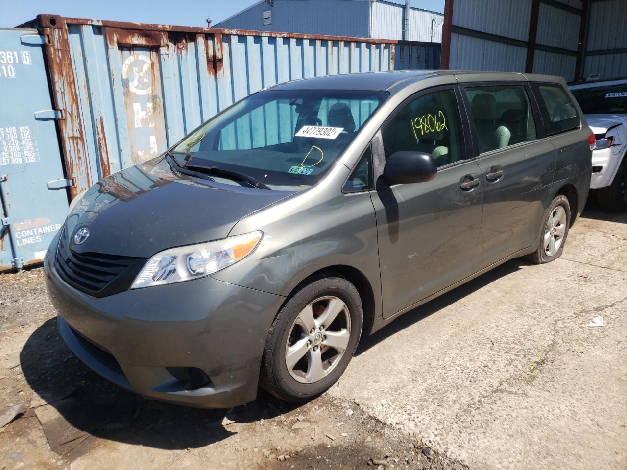 Photo 2 from auction – 2013 TOYOTA SIENNA with VIN 5TDZK3DC3DS335747