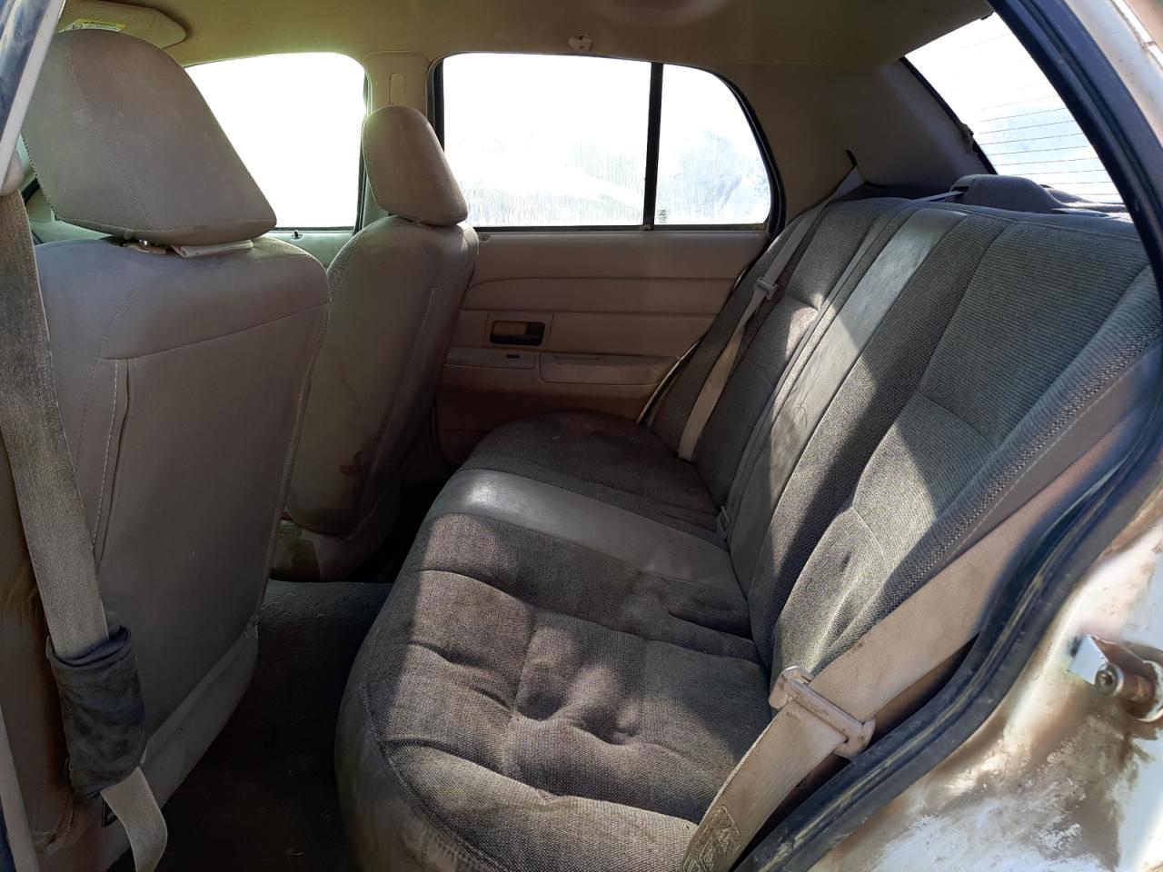 Photo 6 from auction – 2004 FORD CROWN VICT with VIN 2FAFP71W04X112683