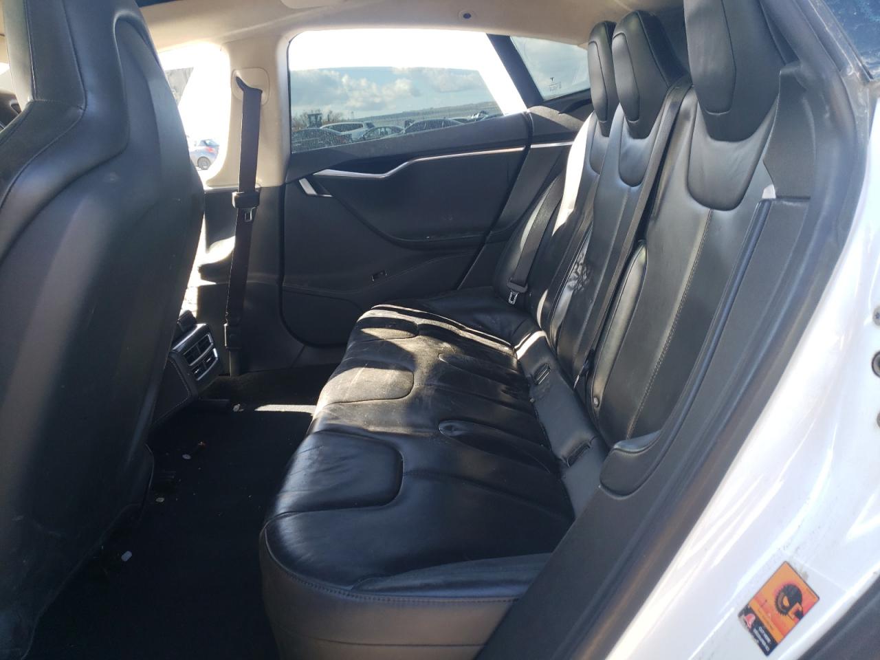 Photo 6 from auction – 2015 TESLA MODEL S 85 with VIN 5YJSA1H24FF090586