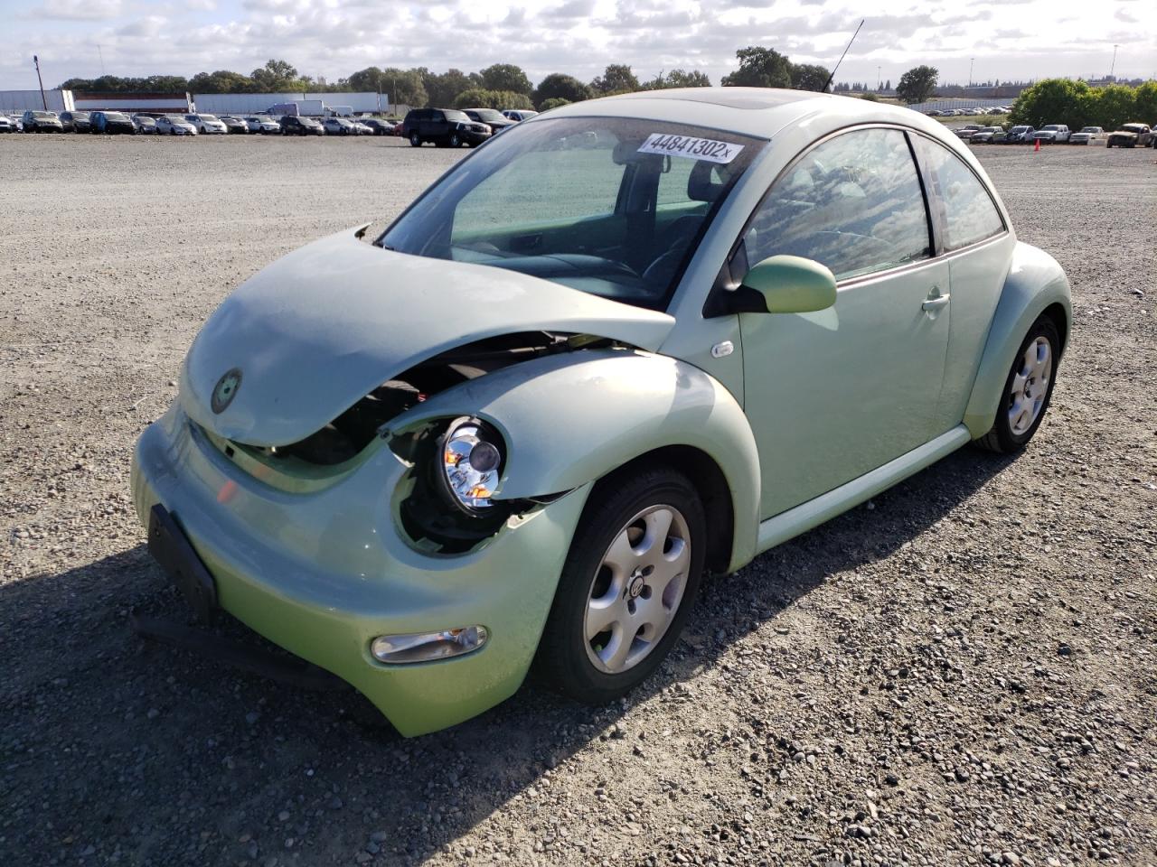 Photo 2 from auction – 2002 VOLKSWAGEN NEW BEETLE with VIN 3VWCK21C92M404374