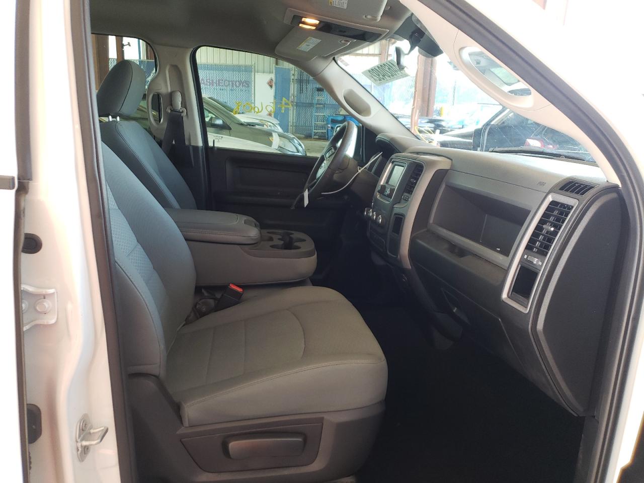 Photo 5 from auction – 2019 RAM 1500 CLASS with VIN 3C6RR6KG6KG693091