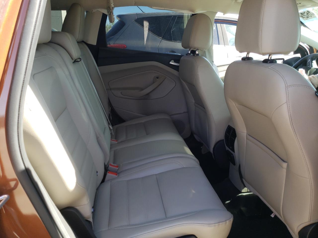 Photo 6 from auction – 2017 FORD ESCAPE with VIN 1FMCU9J90HUC50308