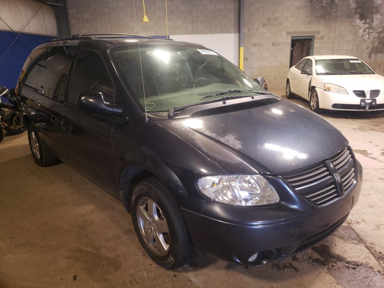 DODGE GRAND CARA 2007 with VIN 2D4GP44L87R113252 - Photo from auction