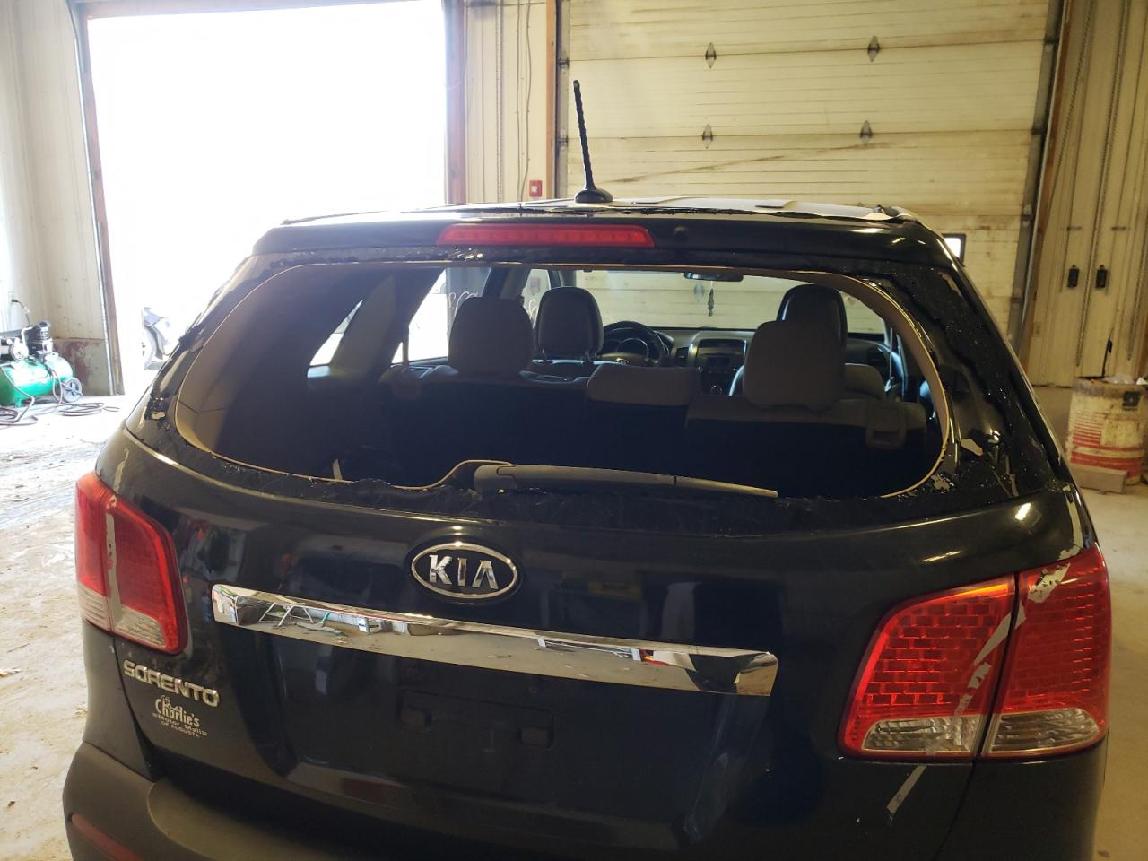 Photo 9 from auction – 2011 KIA SORENTO BA with VIN 5XYKT3A15BG017303