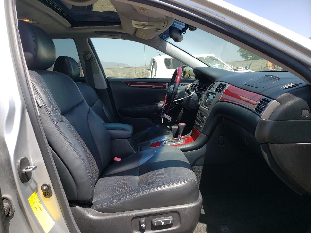 Photo 5 from auction – 2005 LEXUS ES 330 with VIN JTHBA30G055103917