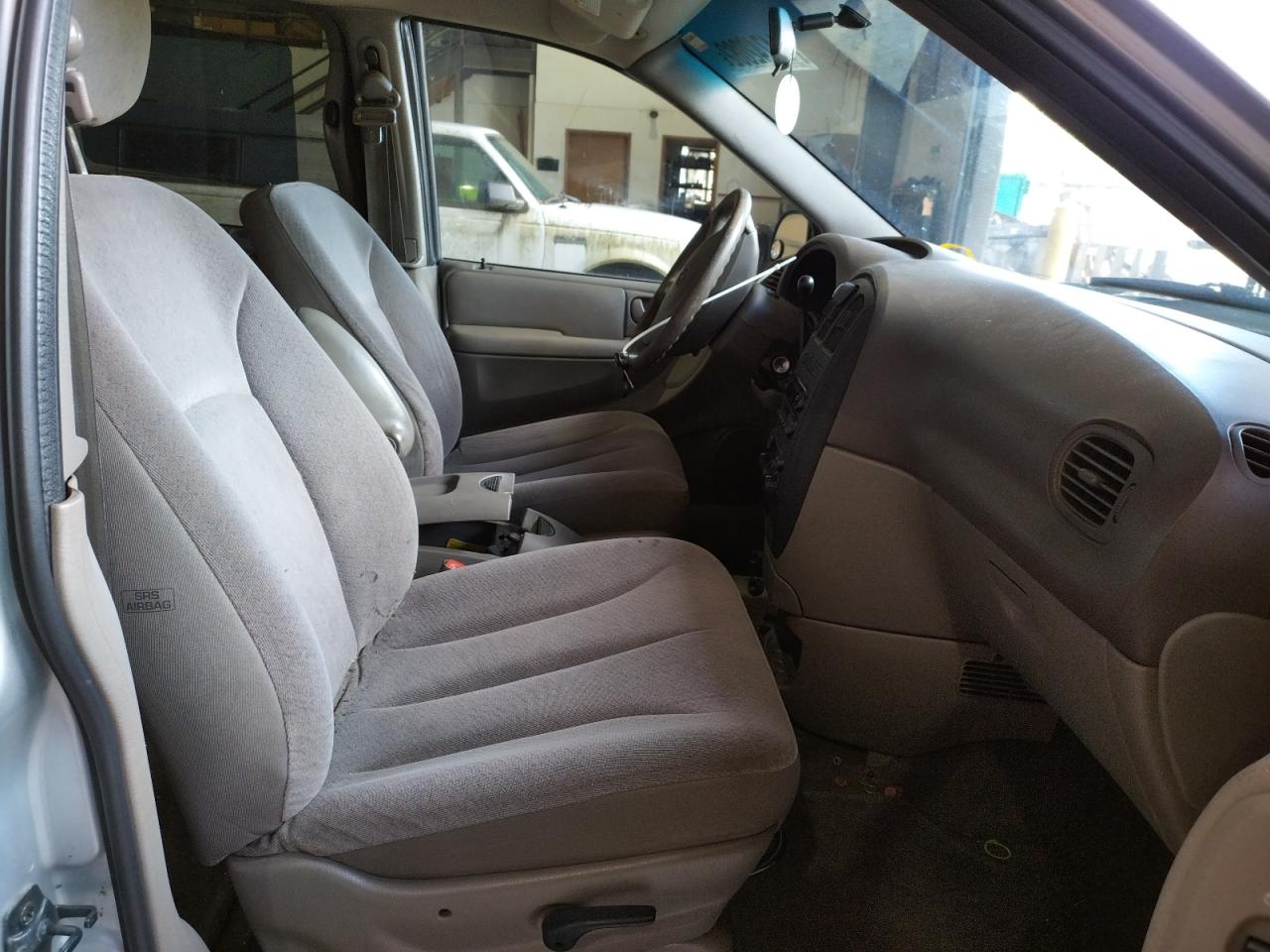 Photo 5 from auction – 2002 DODGE GRAND CARA with VIN 2B8GP74L52R500330
