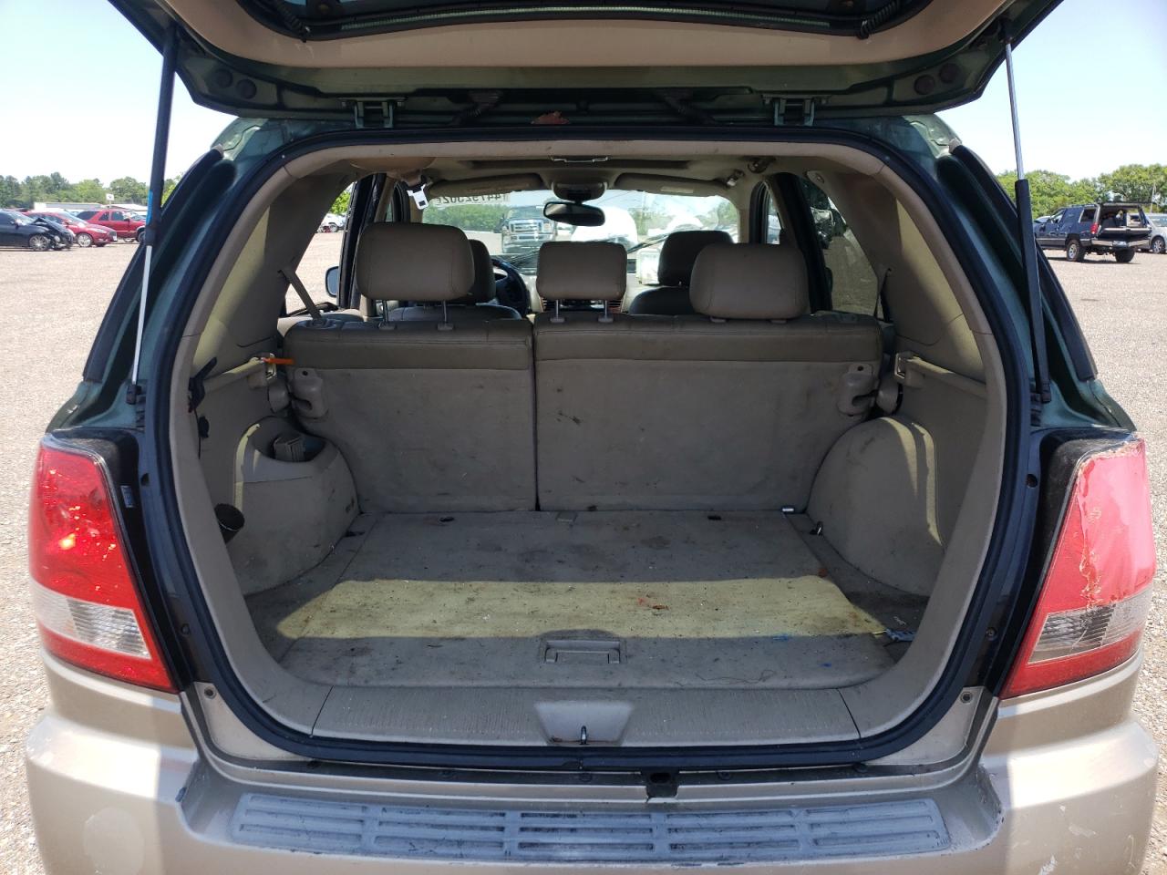 Photo 9 from auction – 2003 KIA SORENTO EX with VIN KNDJD733835062714