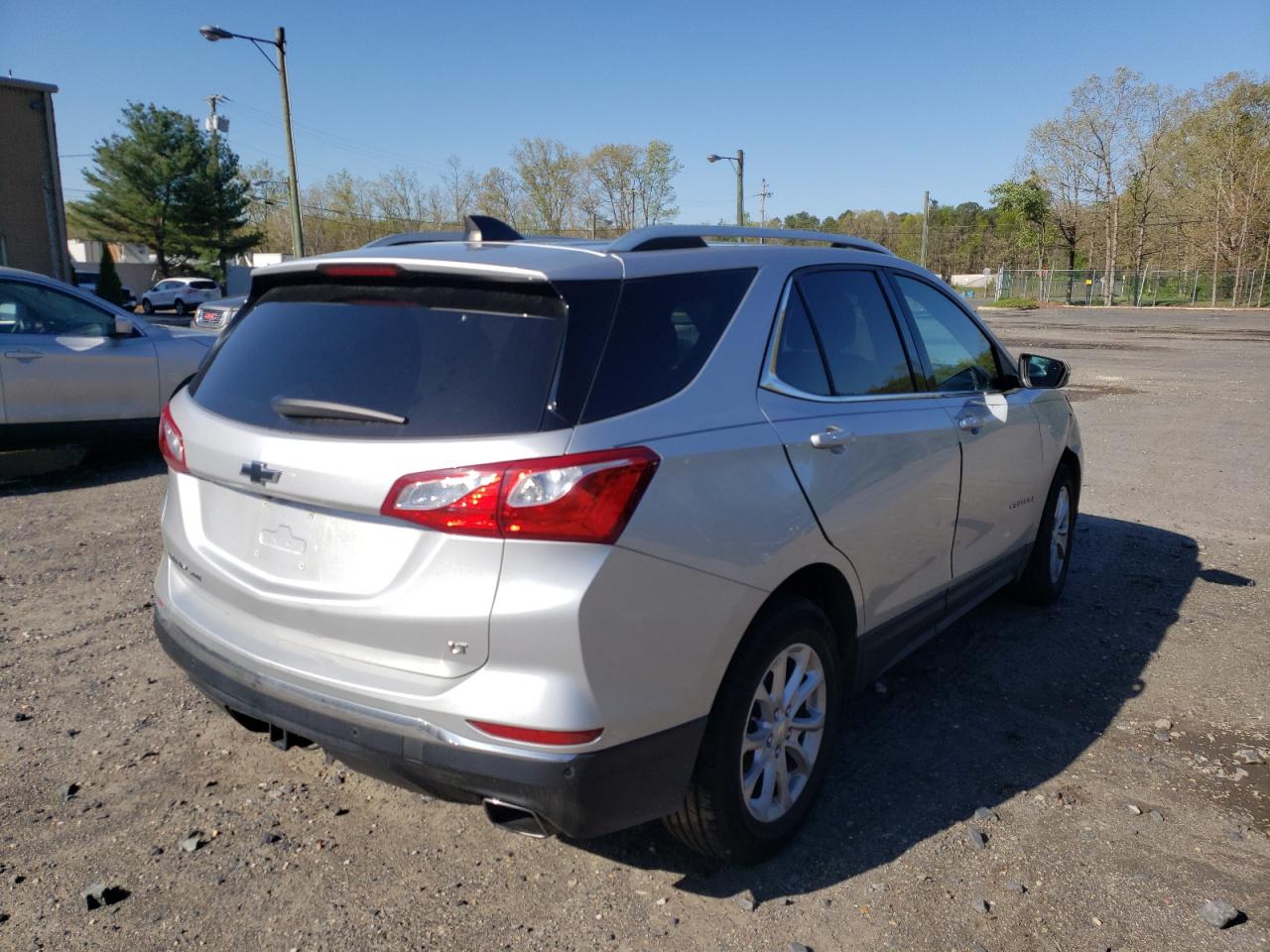 Photo 4 from auction – 2018 CHEVROLET EQUINOX LT with VIN 3GNAXKEX0JS615554