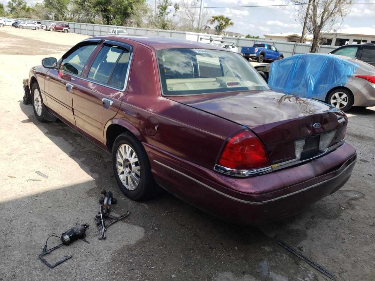 Photo 3 from auction – 2004 FORD CROWN VICT with VIN 2FAFP74W74X110506