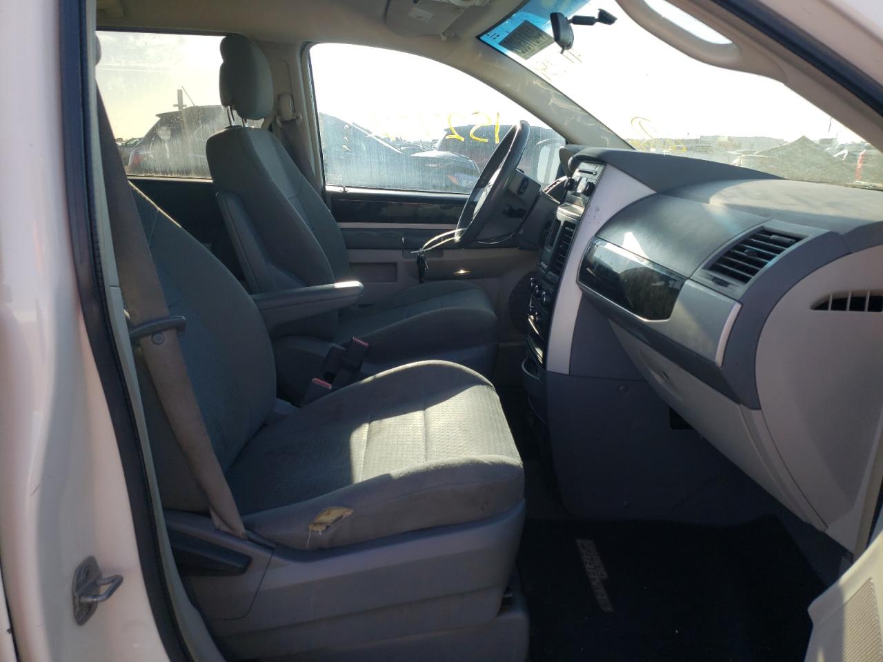 Photo 5 from auction – 2010 DODGE GRAND CARA with VIN 2D4RN5D16AR417254