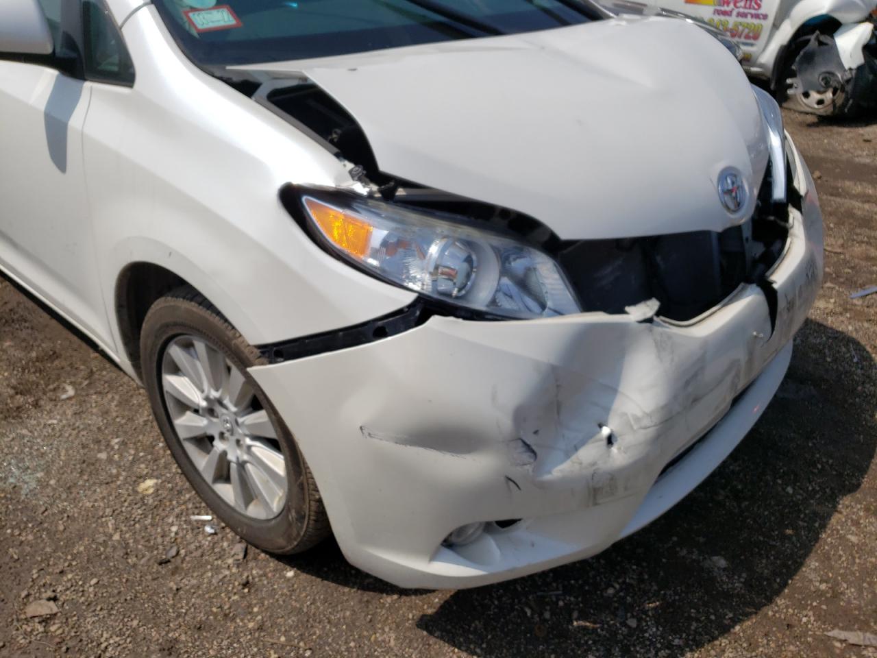 Photo 9 from auction – 2015 TOYOTA SIENNA XLE with VIN 5TDDK3DC6FS121784