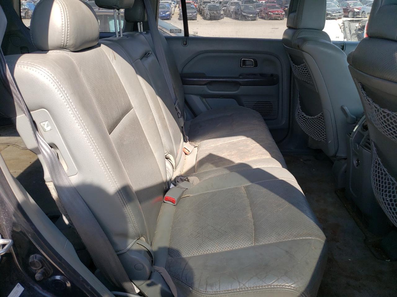 Photo 6 from auction – 2005 HONDA PILOT EXL with VIN 5FNYF18505B041986