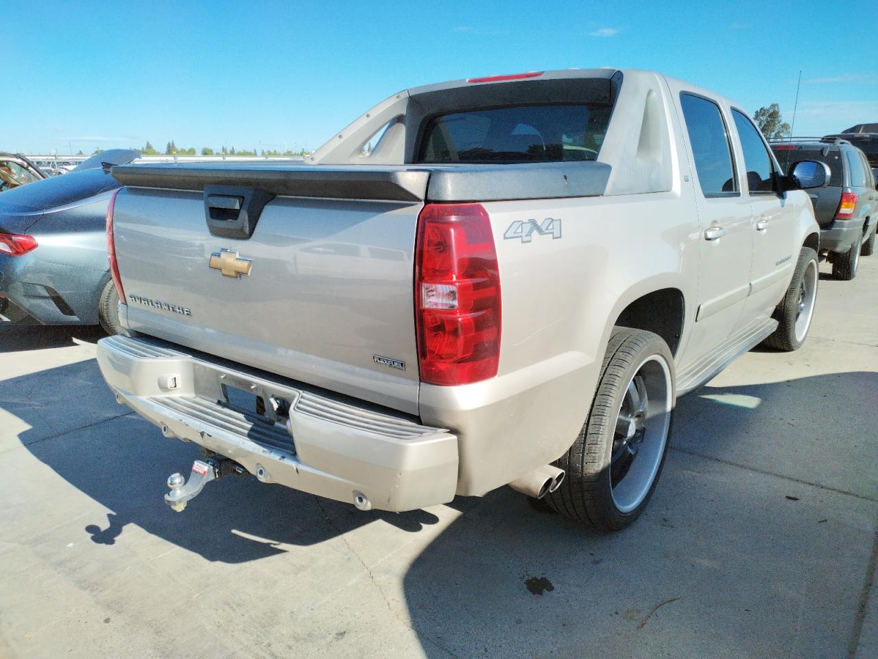 Photo 4 from auction – 2007 CHEVROLET AVALANCHE with VIN 3GNFK12367G193513
