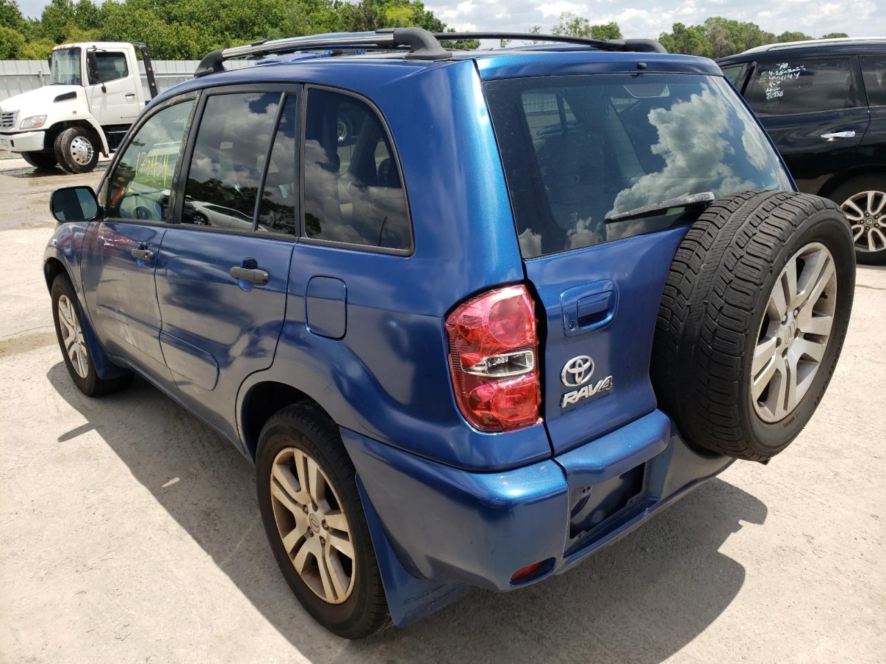 Photo 3 from auction – 2005 TOYOTA RAV4 with VIN JTEGD20V150050290