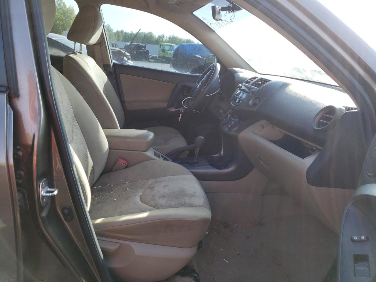 Photo 19 from auction – 2011 TOYOTA RAV4 with VIN 2T3BF4DV4BW115607