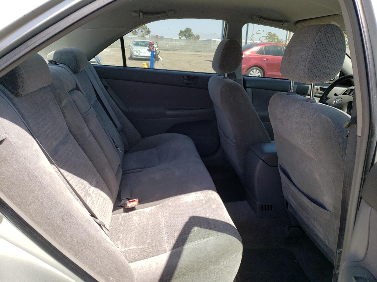 Photo 6 from auction – 2003 TOYOTA CAMRY LE with VIN JTDBE32K930228061