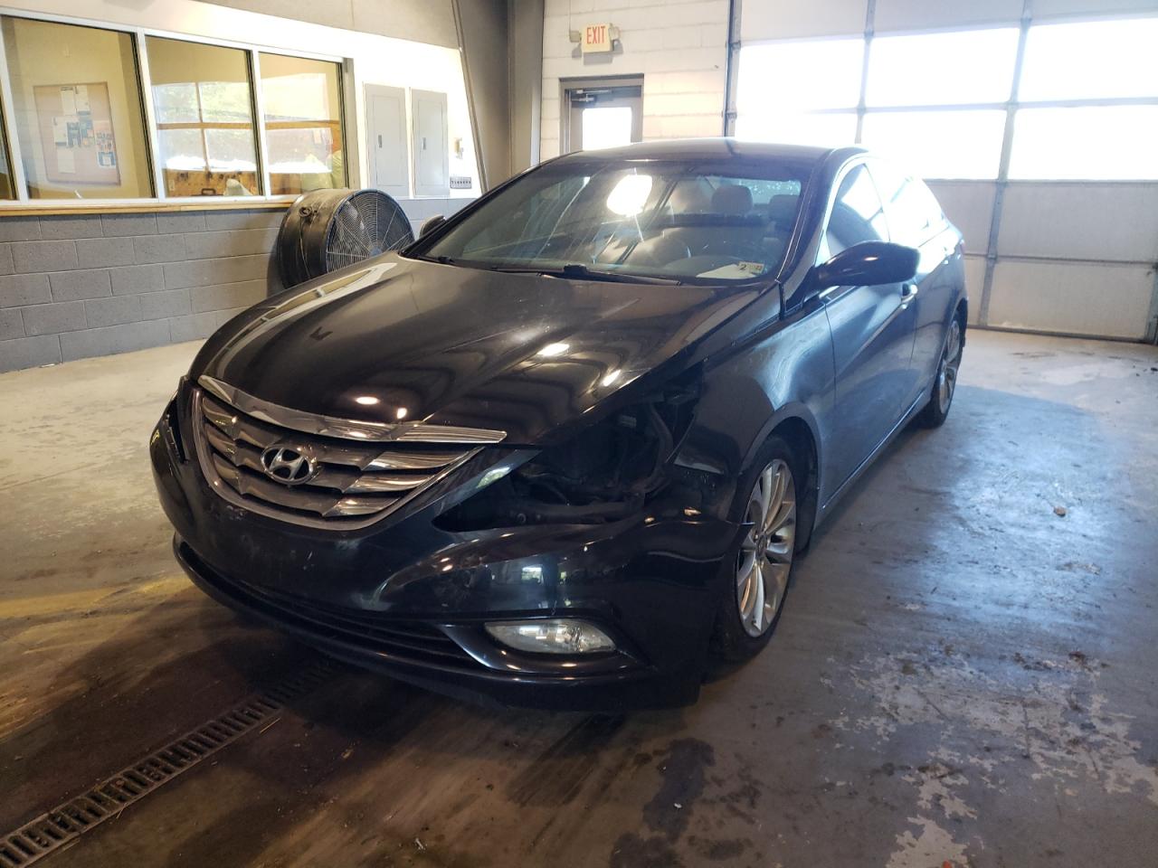 Photo 2 from auction – 2011 HYUNDAI SONATA SE with VIN 5NPEC4AB8BH261001