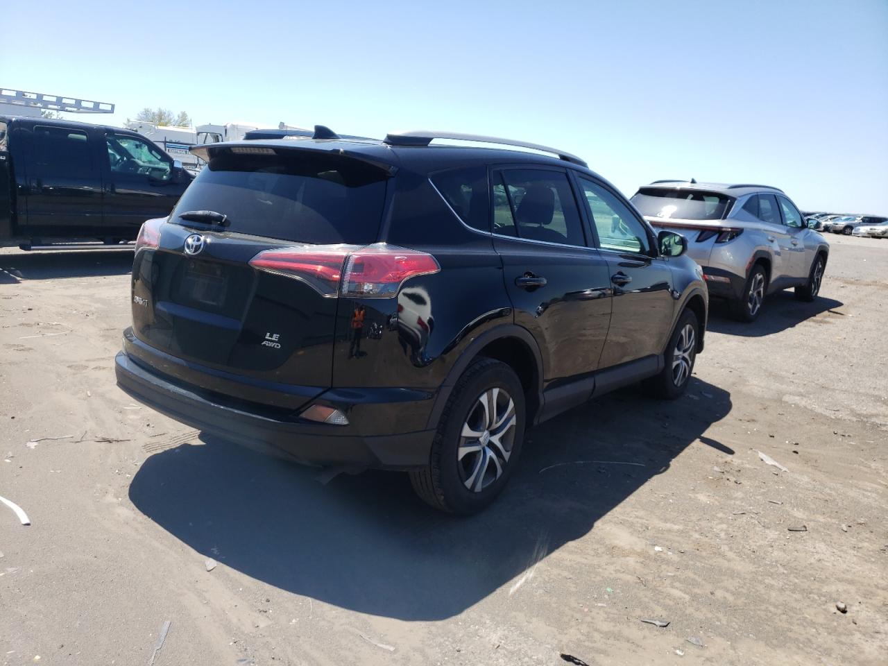 Photo 4 from auction – 2017 TOYOTA RAV4 LE with VIN 2T3BFREV7HW588261