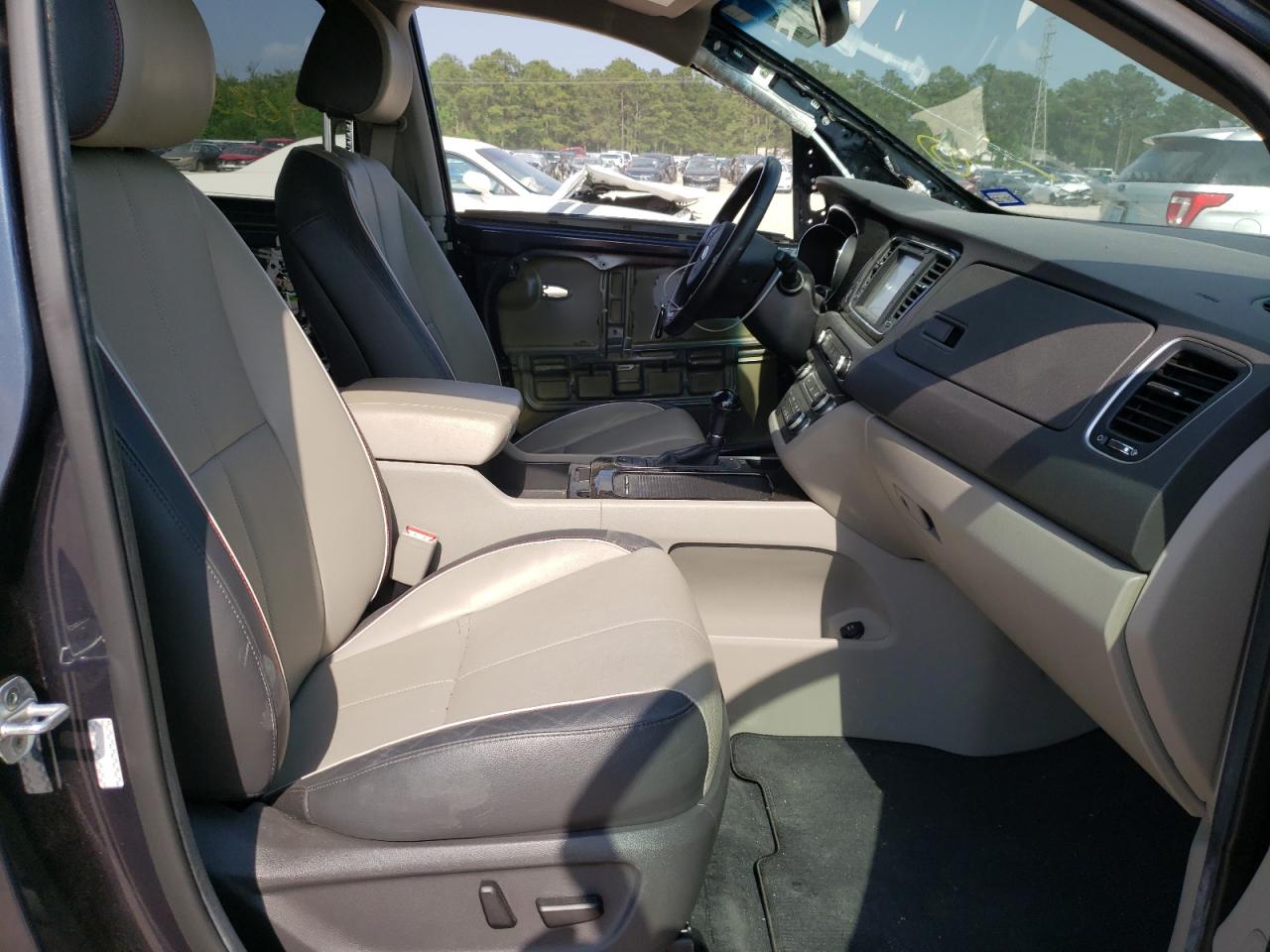 Photo 5 from auction – 2016 KIA SEDONA EX with VIN KNDMC5C15G6147870