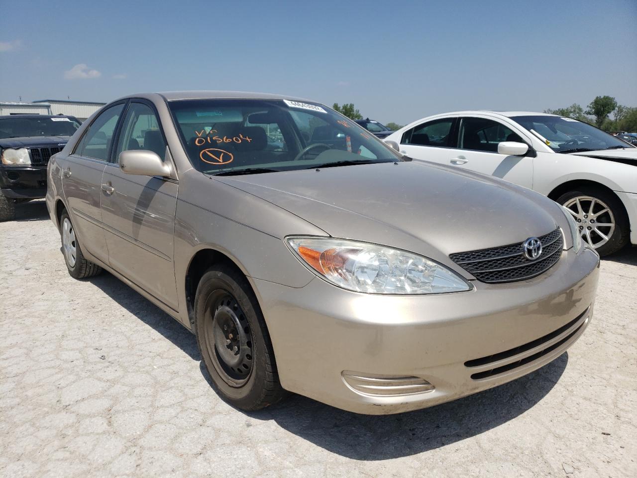 TOYOTA CAMRY LE 2002 with VIN 4T1BE32K42U015604 - Photo from auction