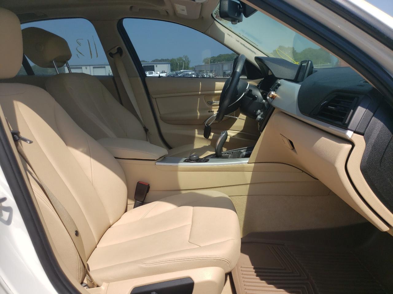 Photo 5 from auction – 2013 BMW 328 I with VIN WBA3A5C50DF359895