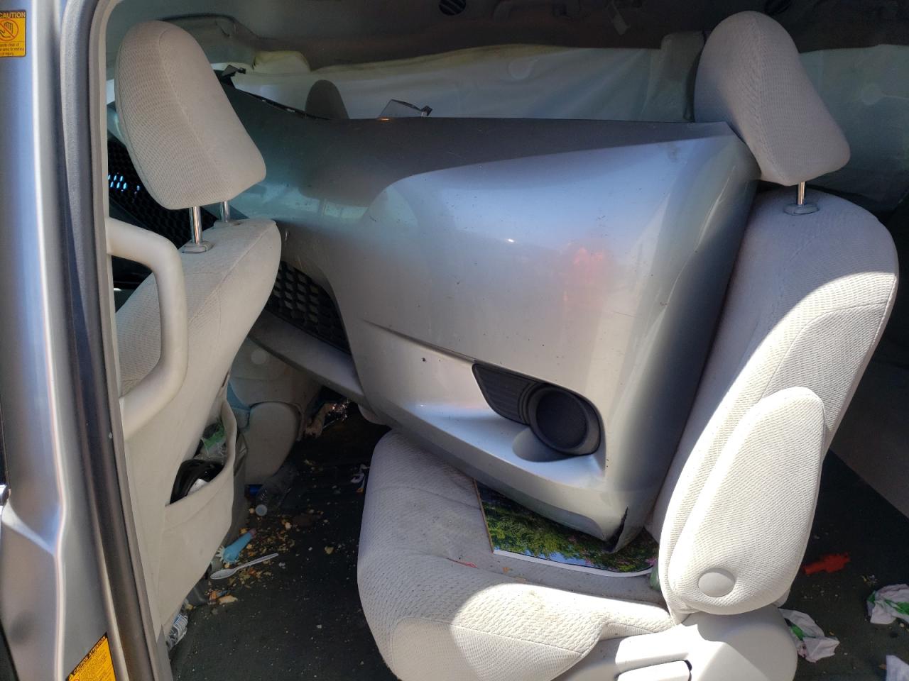 Photo 6 from auction – 2011 TOYOTA SIENNA LE with VIN 5TDKK3DC9BS096090