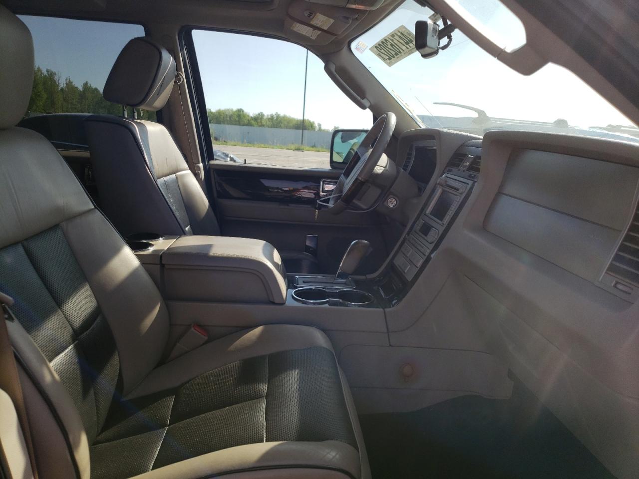 Photo 5 from auction – 2008 LINCOLN NAVIGATOR with VIN 5LMFU28598LJ17895