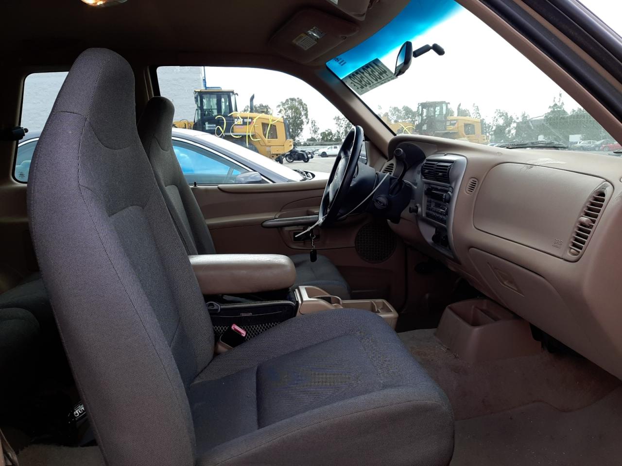 Photo 5 from auction – 2002 FORD EXPLORER S with VIN 1FMYU60E72UC67620