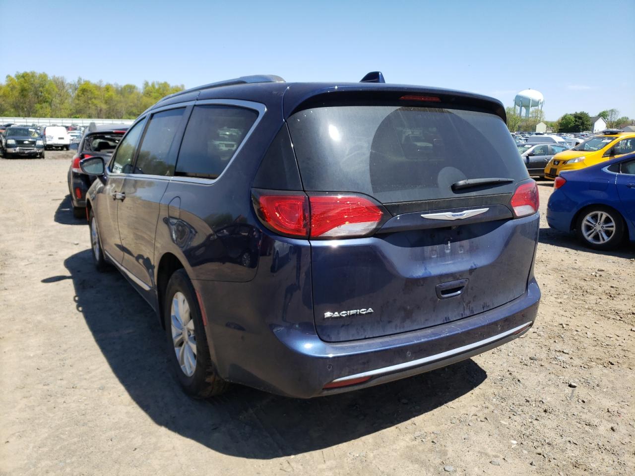 Photo 3 from auction – 2018 CHRYSLER PACIFICA T with VIN 2C4RC1EGXJR318127