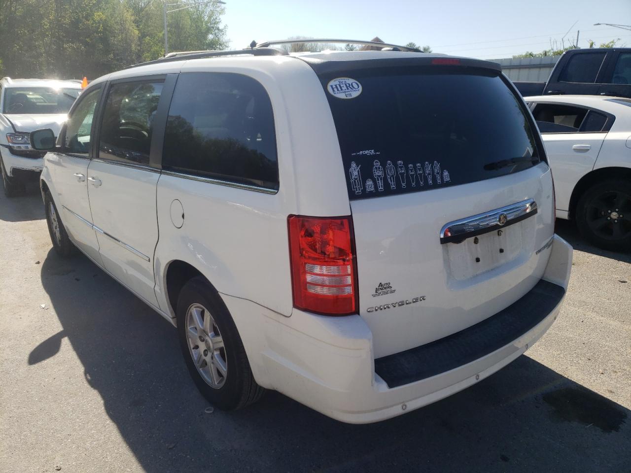 Photo 3 from auction – 2010 CHRYSLER TOWN & COU with VIN 2A4RR8D1XAR481116