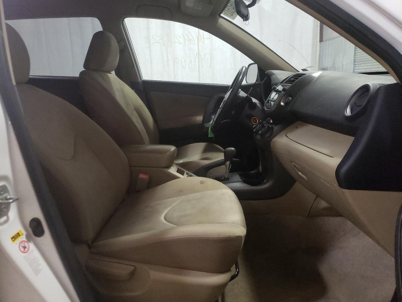 Photo 5 from auction – 2010 TOYOTA RAV4 with VIN JTMBF4DV3AD026462