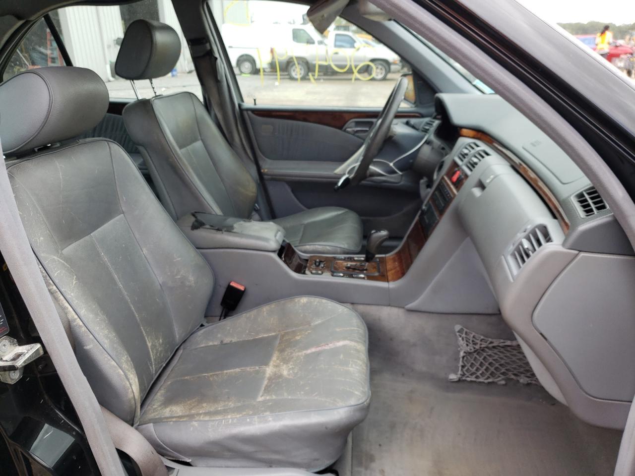 Photo 5 from auction – 2002 MERCEDES-BENZ E 320 with VIN WDBJF65J62B425820