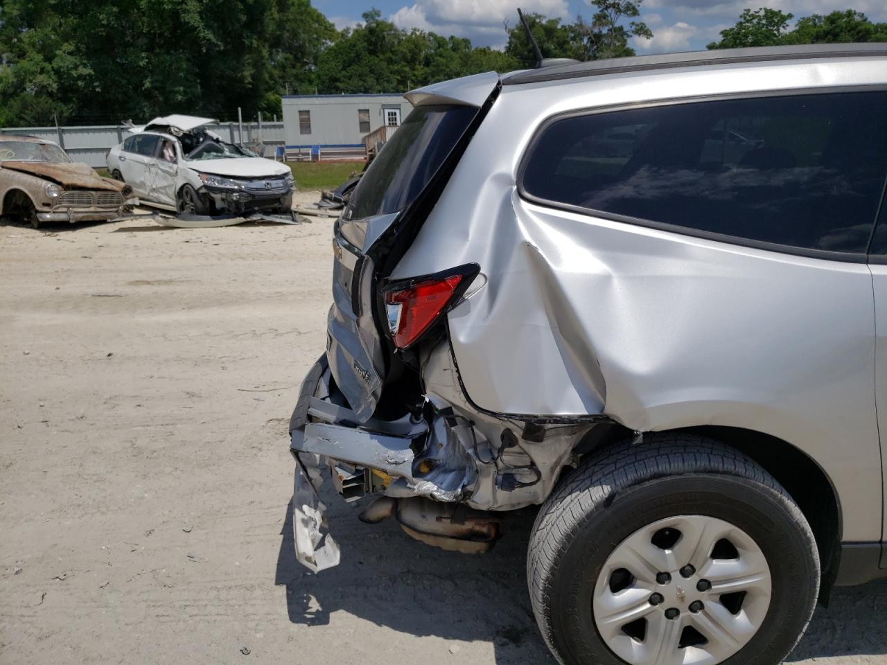 Photo 9 from auction – 2016 CHEVROLET TRAVERSE L with VIN 1GNKRFED8GJ211679