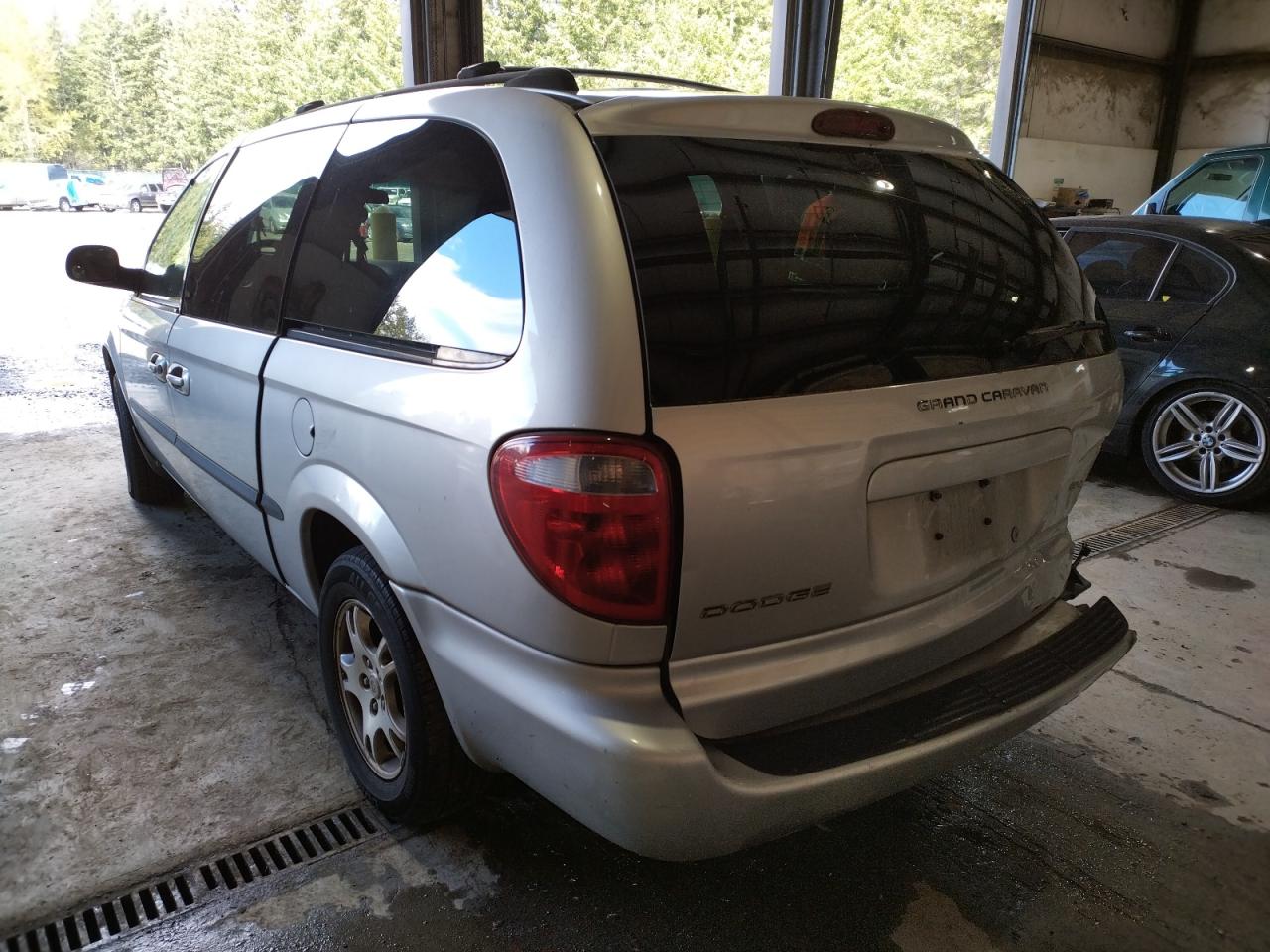 Photo 3 from auction – 2002 DODGE GRAND CARA with VIN 2B8GP74L52R500330