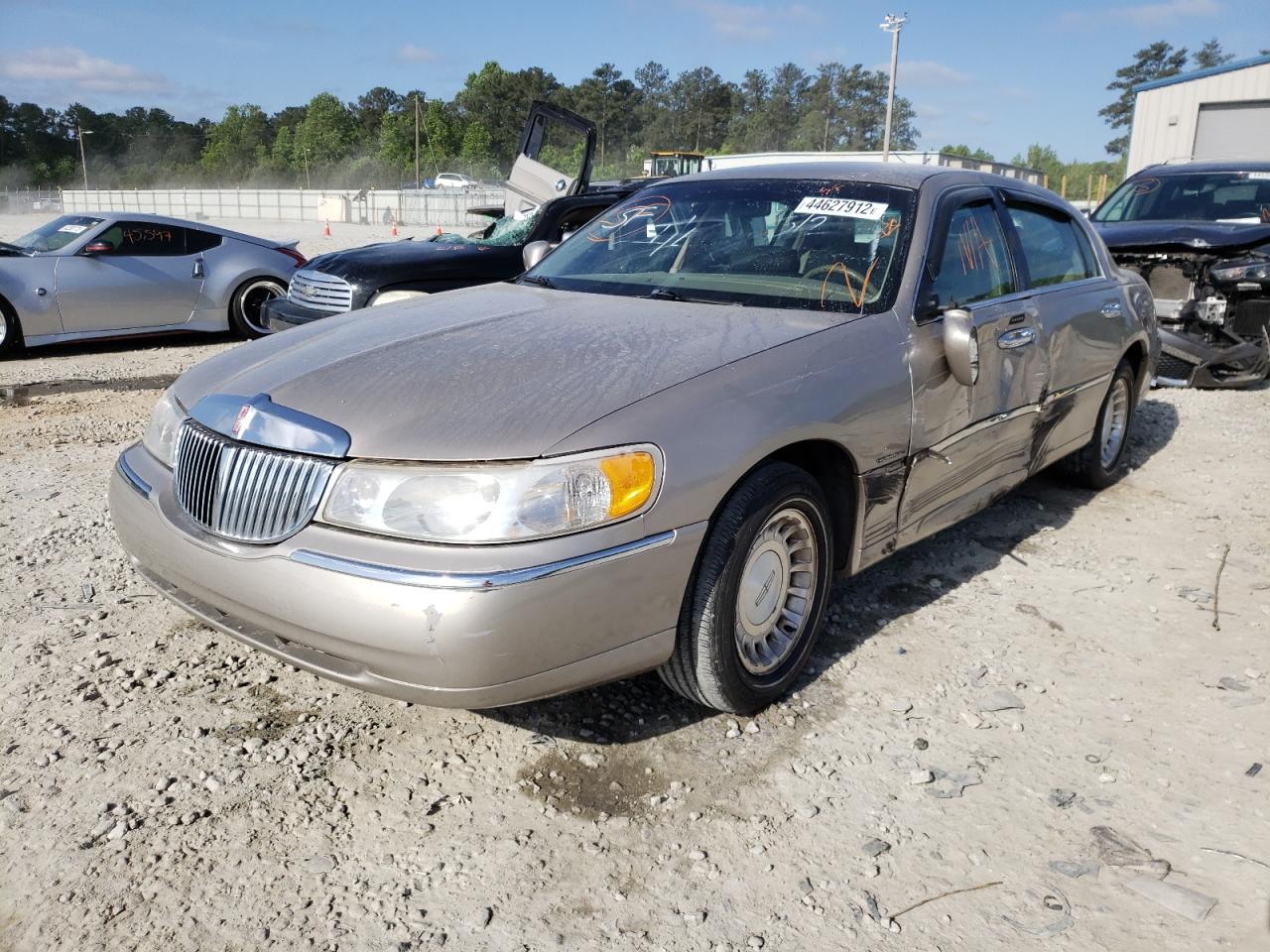 Photo 2 from auction – 2000 LINCOLN TOWN CAR E with VIN 1LNHM81W5YY838509