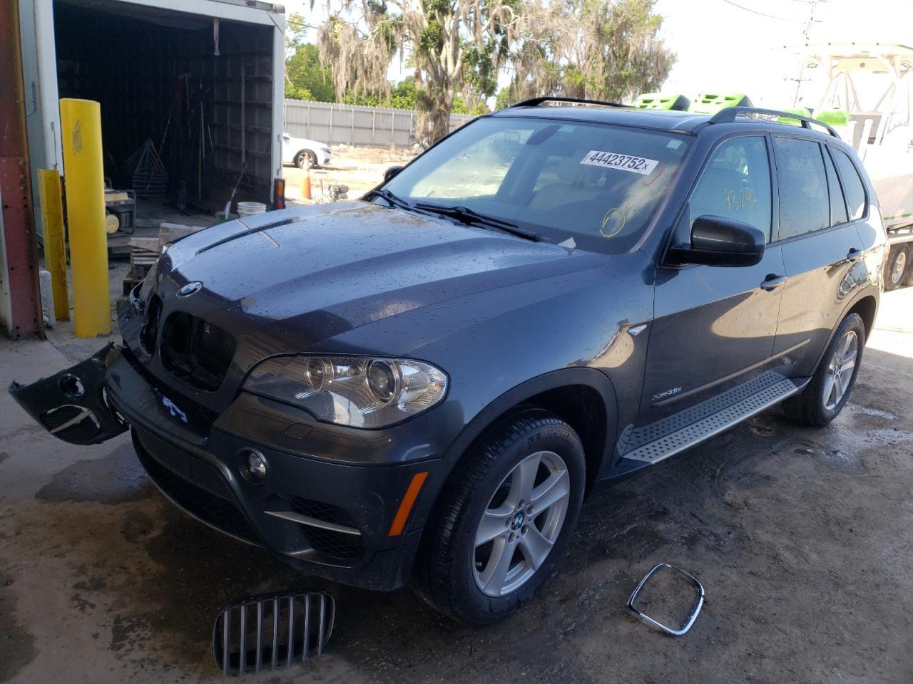 Photo 2 from auction – 2012 BMW X5 XDRIVE3 with VIN 5UXZW0C56C0B89126