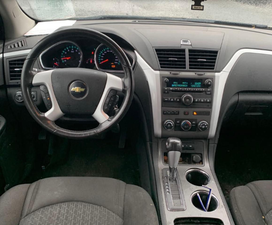 Photo 9 from auction – 2010 CHEVROLET TRAVERSE L with VIN 1GNLVFED4AJ246517