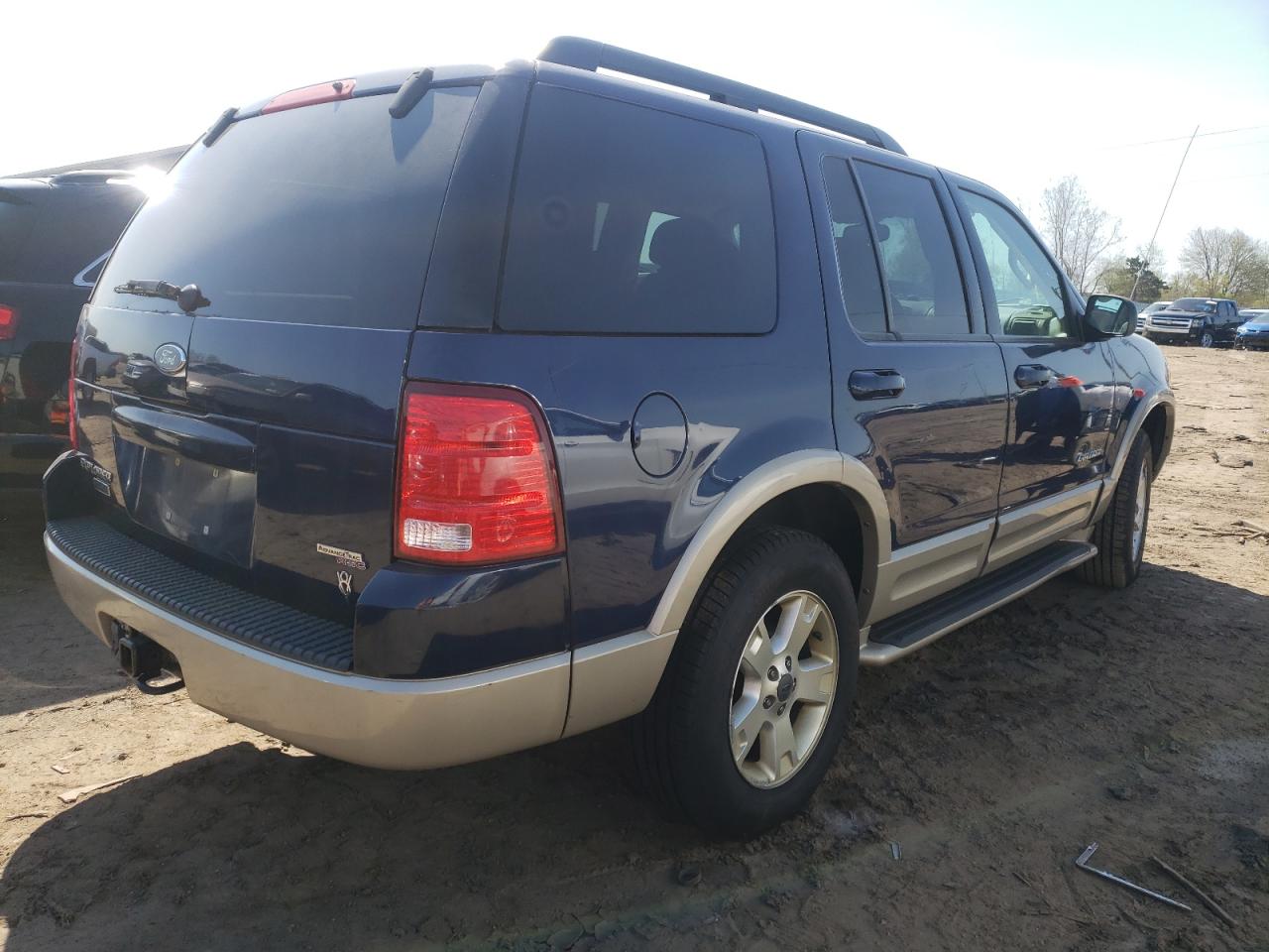 Photo 4 from auction – 2005 FORD EXPLORER E with VIN 1FMDU74W25UA55333