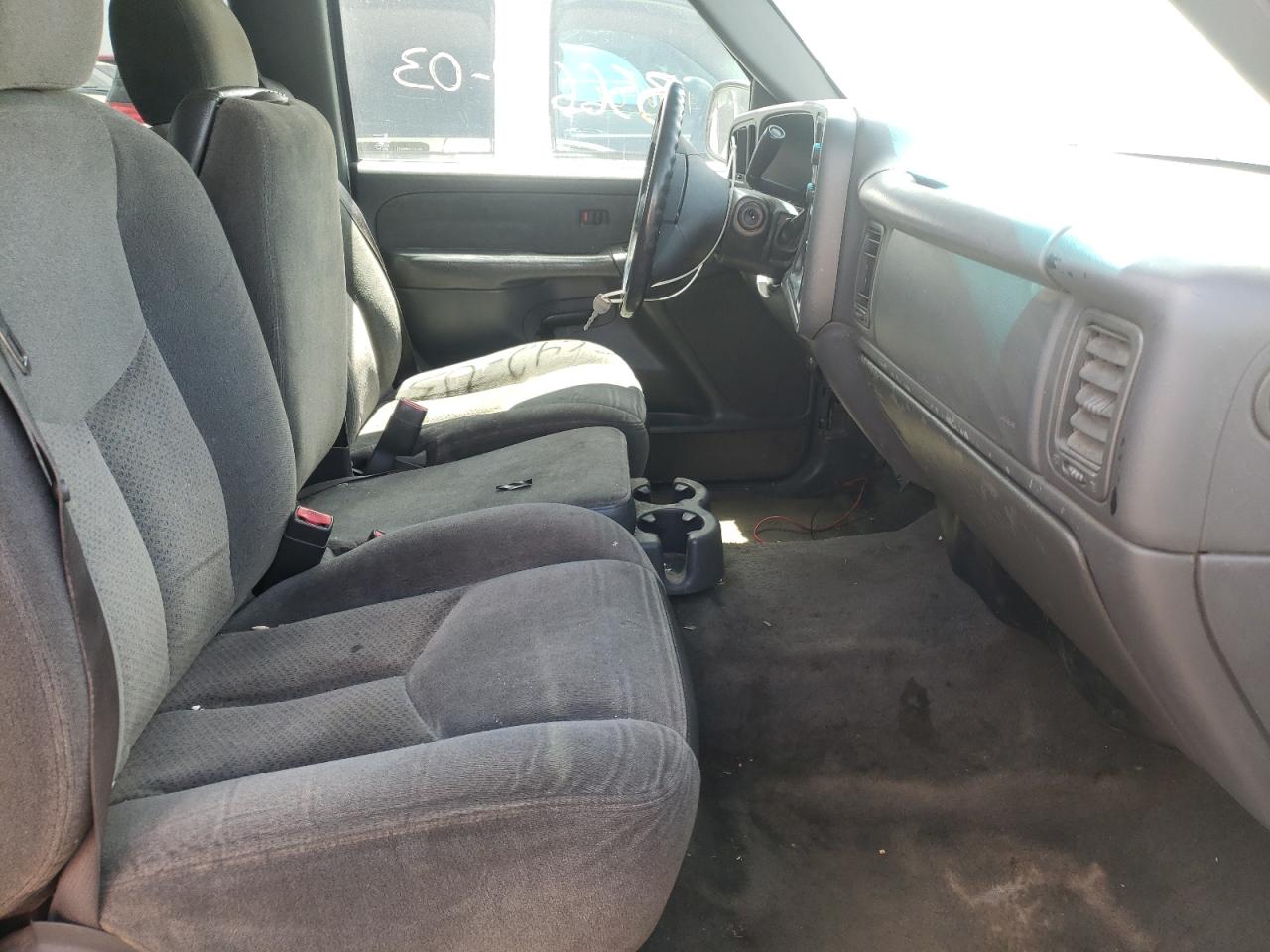 Photo 5 from auction – 2003 CHEVROLET SILVERADO with VIN 2GCEC19V831110305