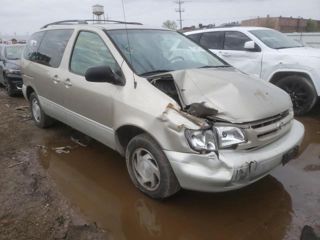 TOYOTA SIENNA LE 2000 with VIN 4T3ZF13C1YU299782 - Photo from auction