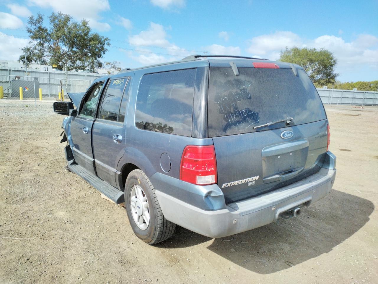 Photo 13 from auction – 2004 FORD EXPEDITION with VIN 1FMPU16L94LA26428